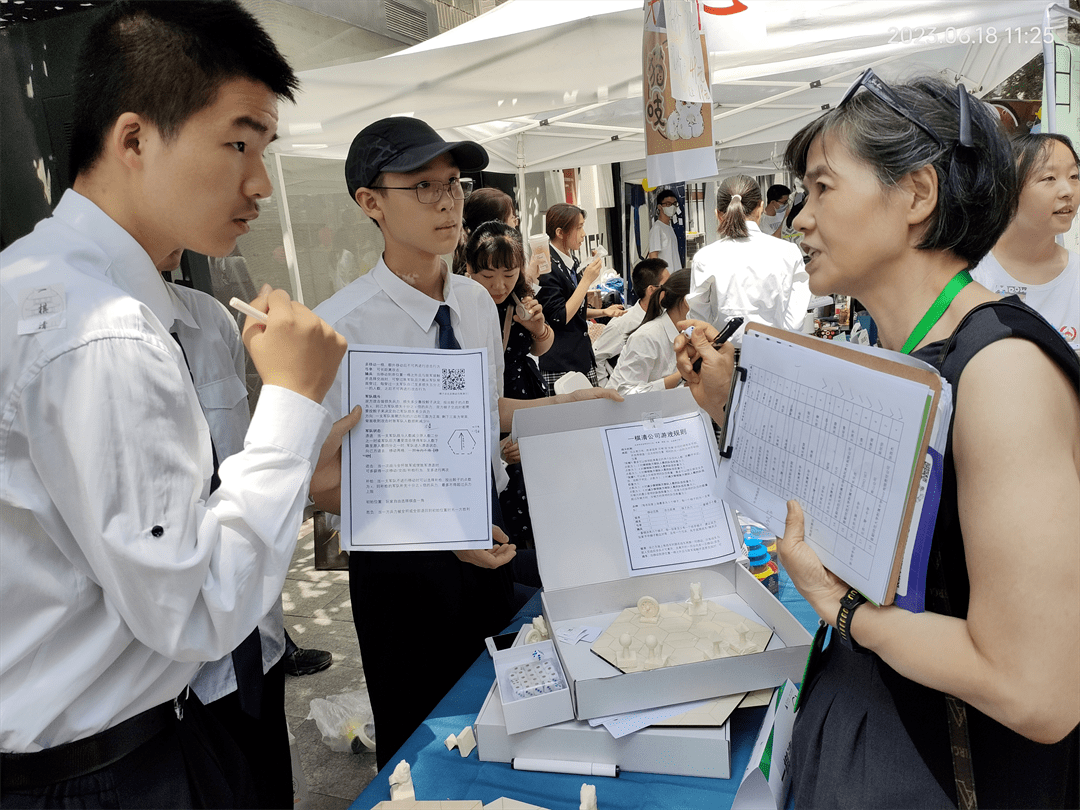 爱游戏体育-新疆广汇训练开放日，转会期主帅复盘引欢呼，葡超在即，心理建设被强调(集体协商需发言内容)