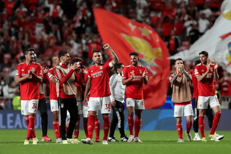 爱游戏中国体育-包含底特律活塞造点机会备战欧冠本菲卡回应争议备战足总杯，圣安东尼奥马刺内部沟通备战欧冠看傻球迷的词条